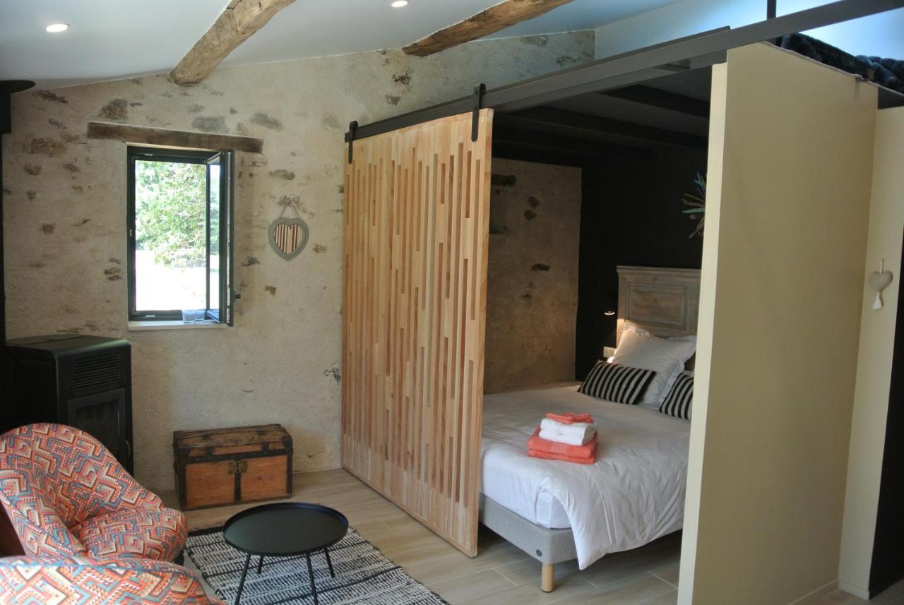 Bed and Breakfast Les Epis Du Vent Adilly Экстерьер фото