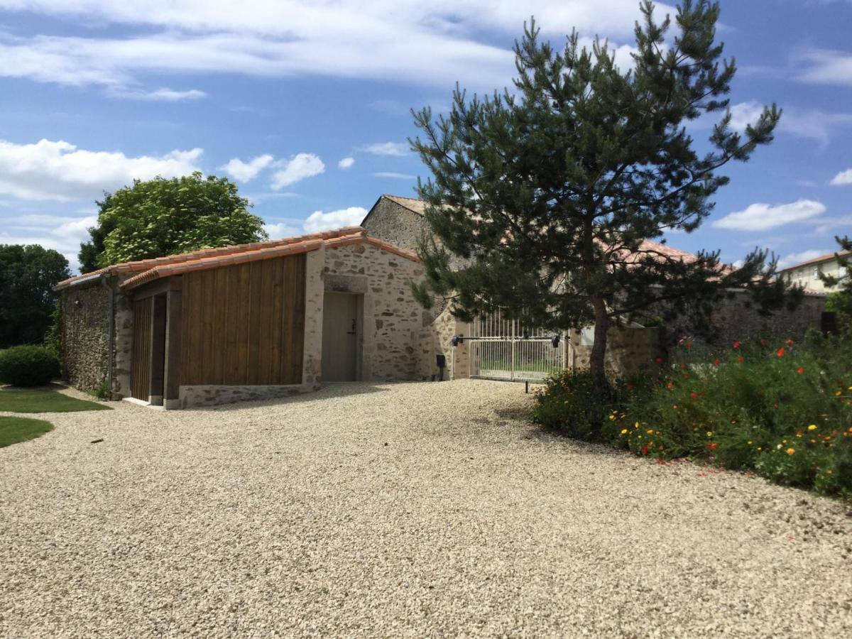Bed and Breakfast Les Epis Du Vent Adilly Экстерьер фото