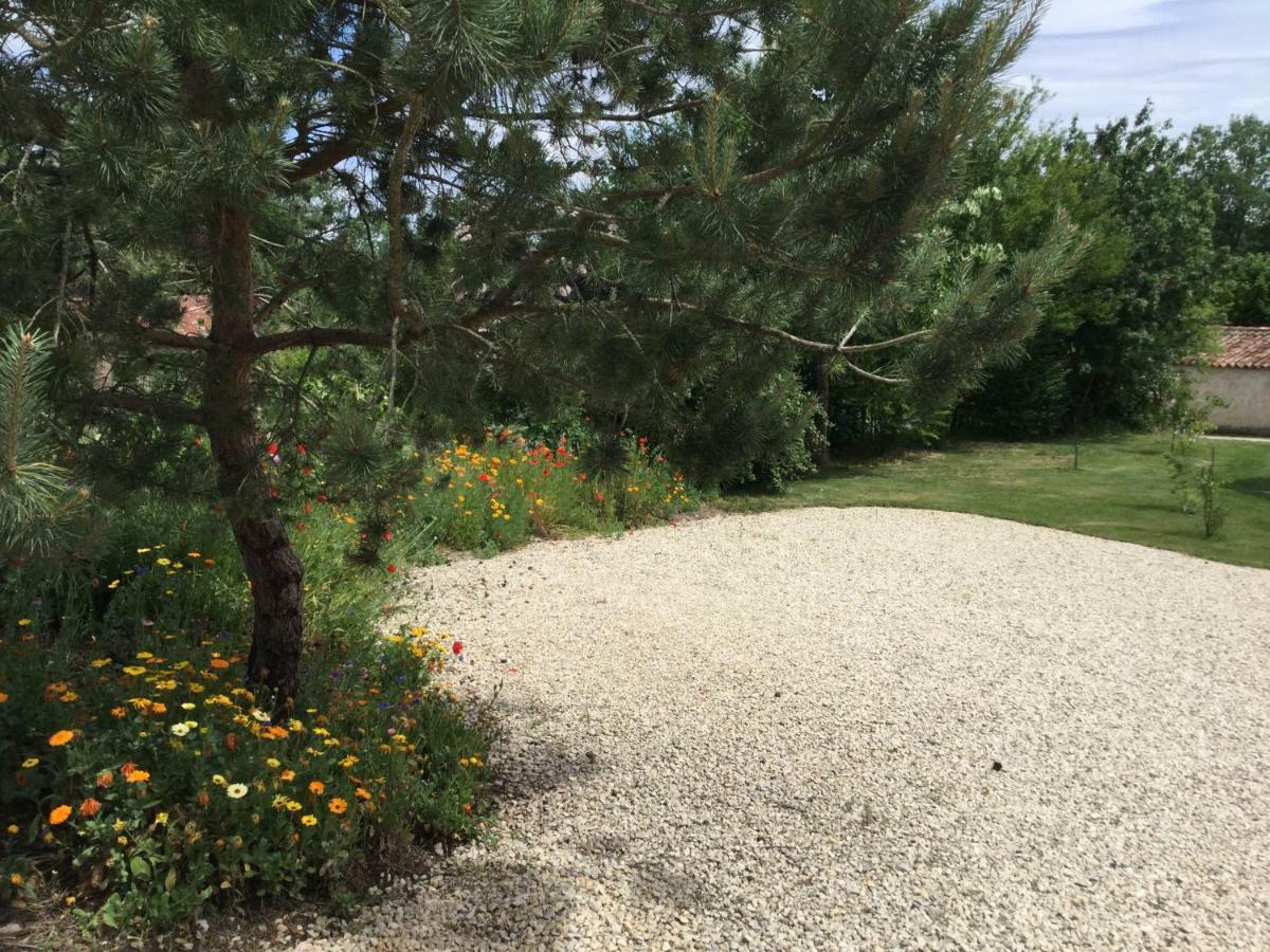 Bed and Breakfast Les Epis Du Vent Adilly Экстерьер фото